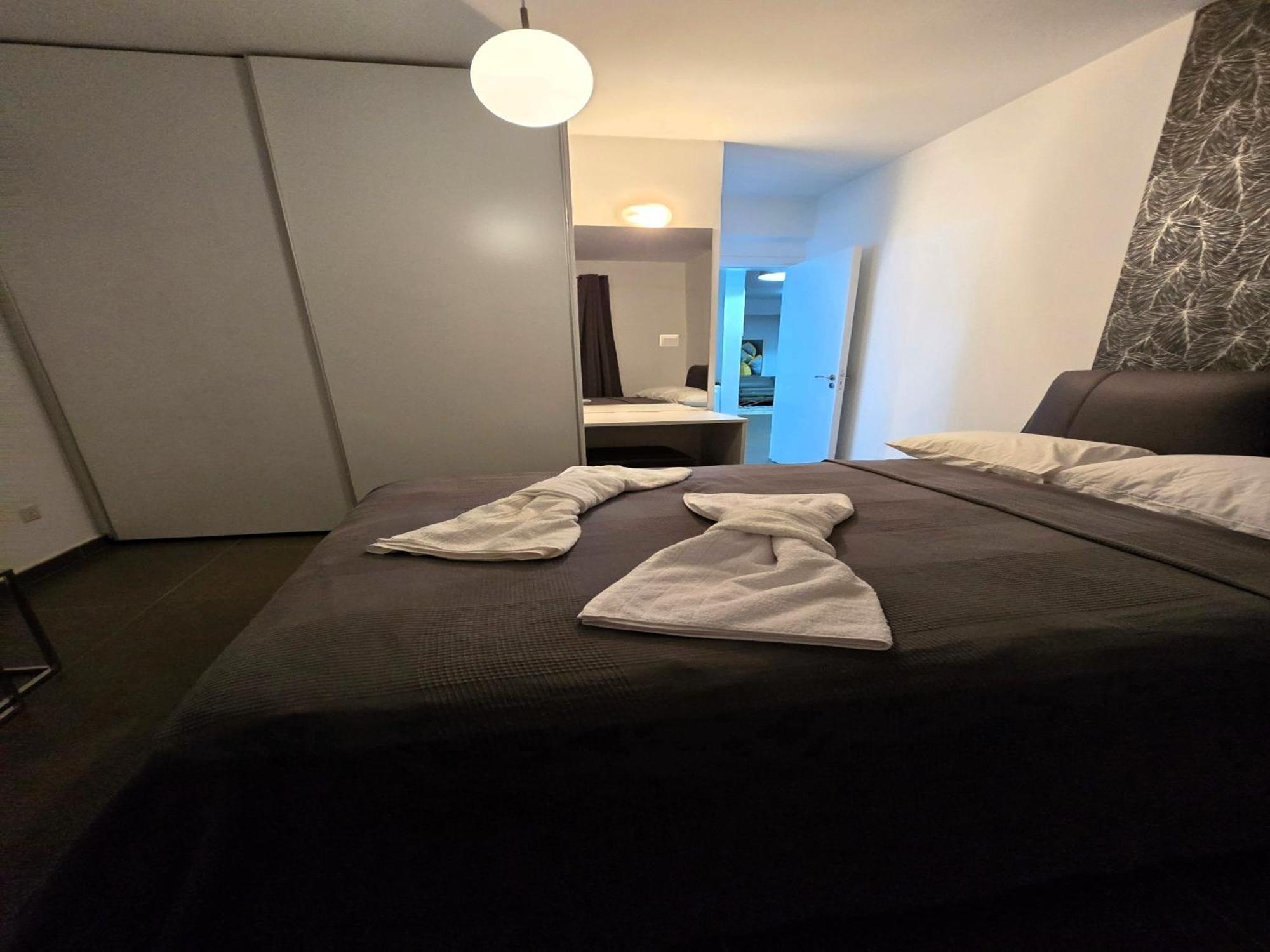 Golden Bay Deluxe Holiday Apartment Протарас Экстерьер фото
