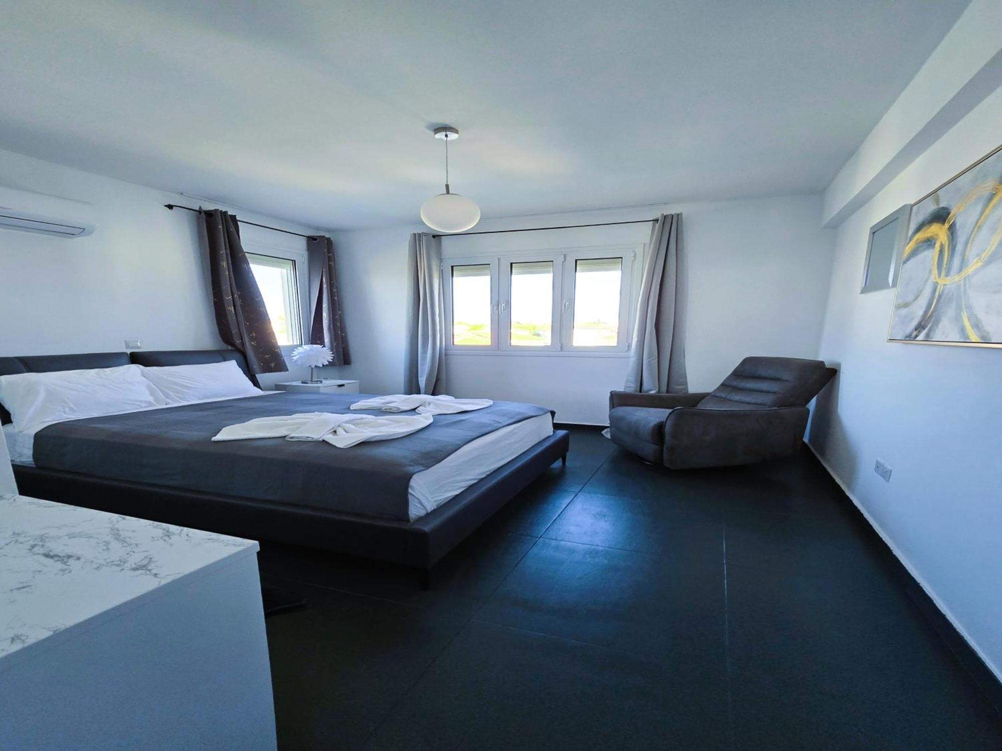 Golden Bay Deluxe Holiday Apartment Протарас Экстерьер фото